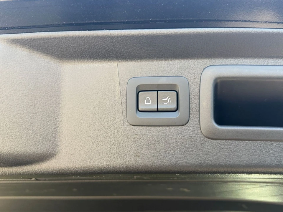 2025 Mazda CX-50 - Image 19 of 31