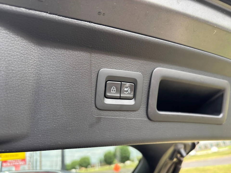 2025 Mazda CX-50 - Image 25 of 31