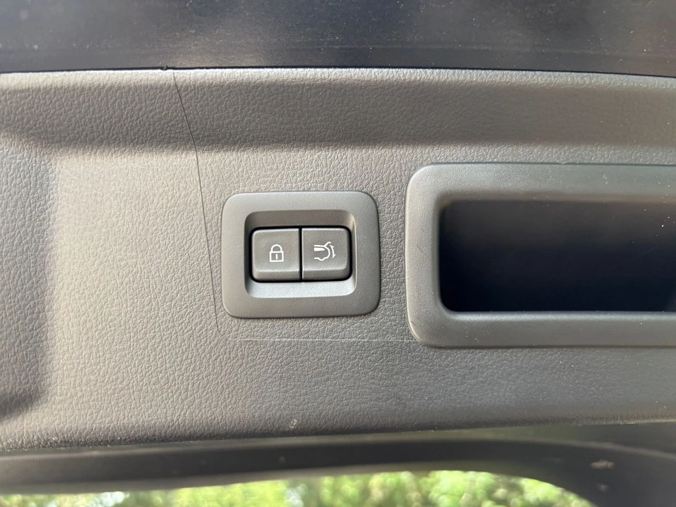 2025 Mazda CX-50 - Image 26 of 31