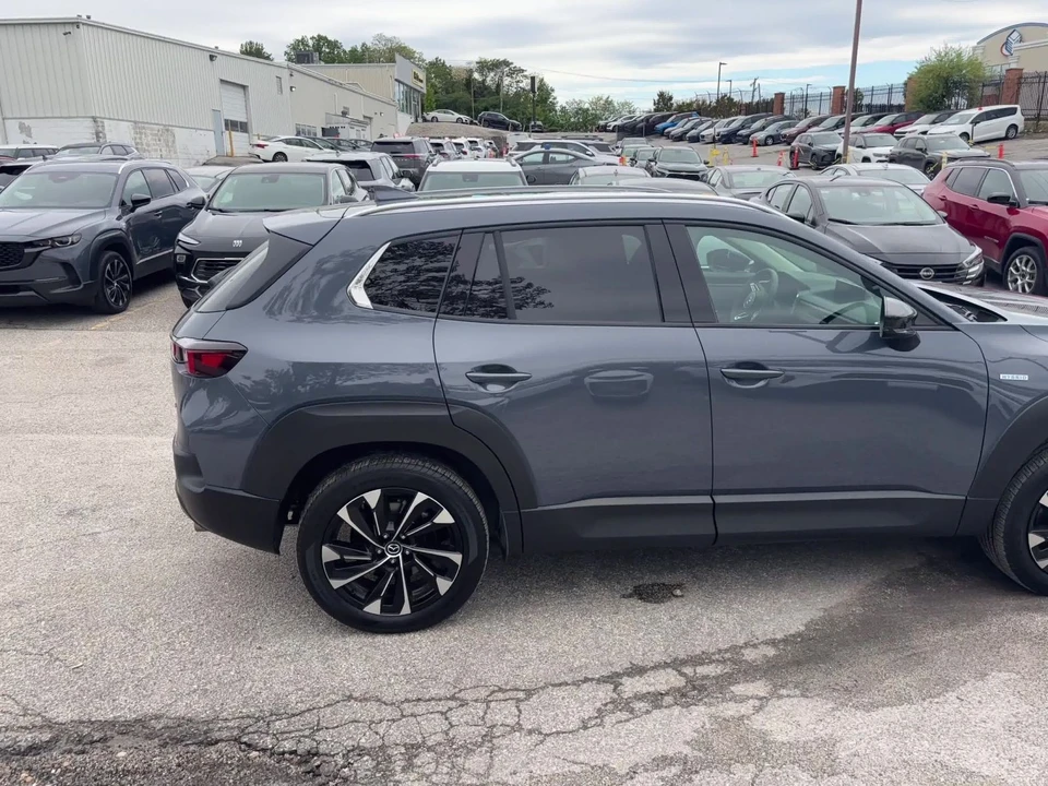 2025 Mazda CX-50 - Image 18 of 31