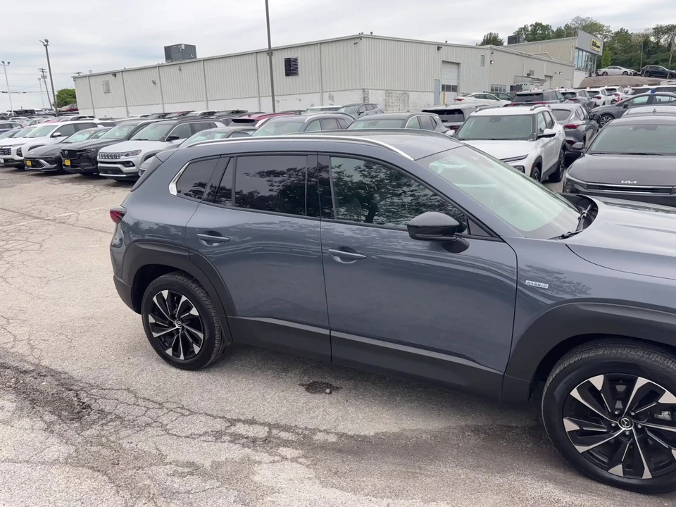 2025 Mazda CX-50 - Image 2 of 31