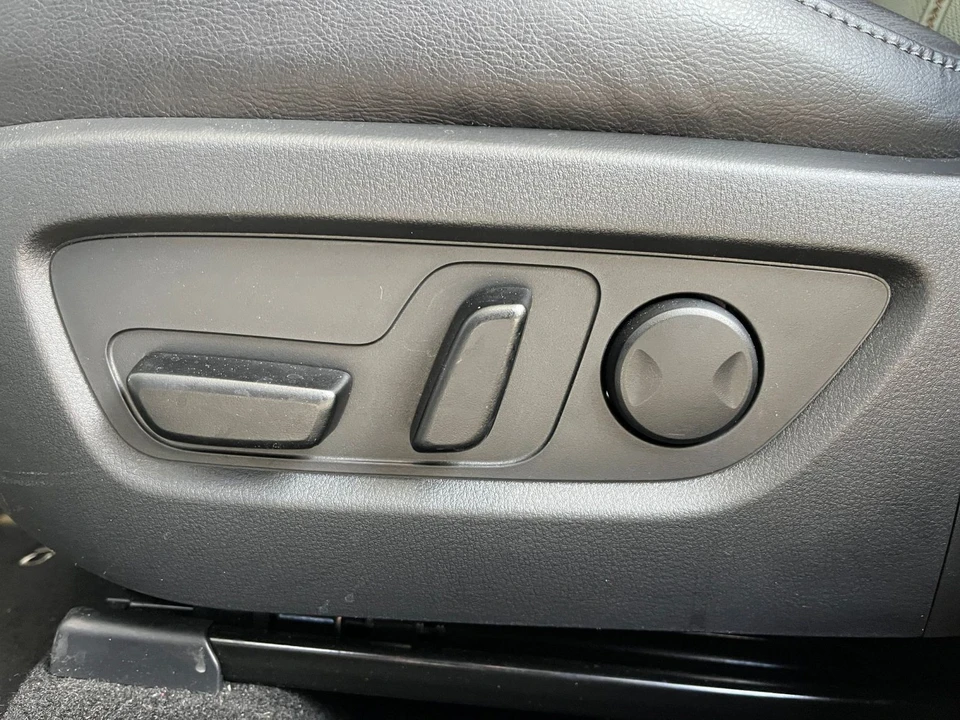 2025 Mazda CX-50 - Image 18 of 31
