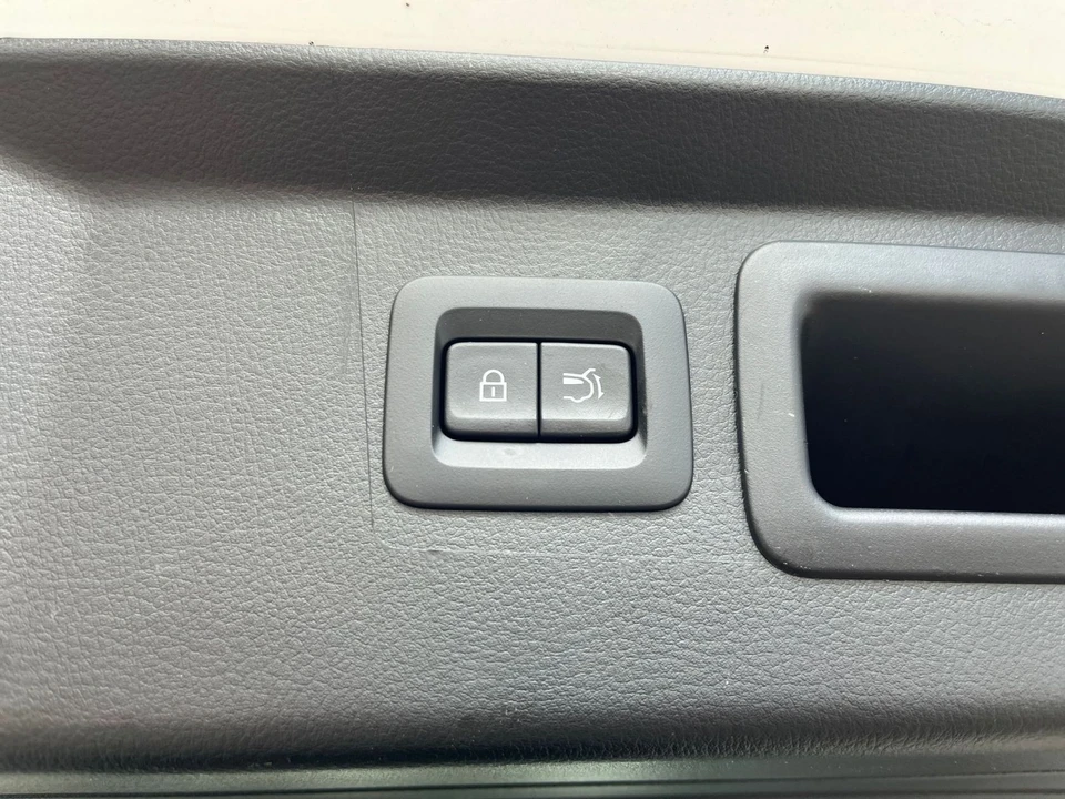 2025 Mazda CX-50 - Image 19 of 31