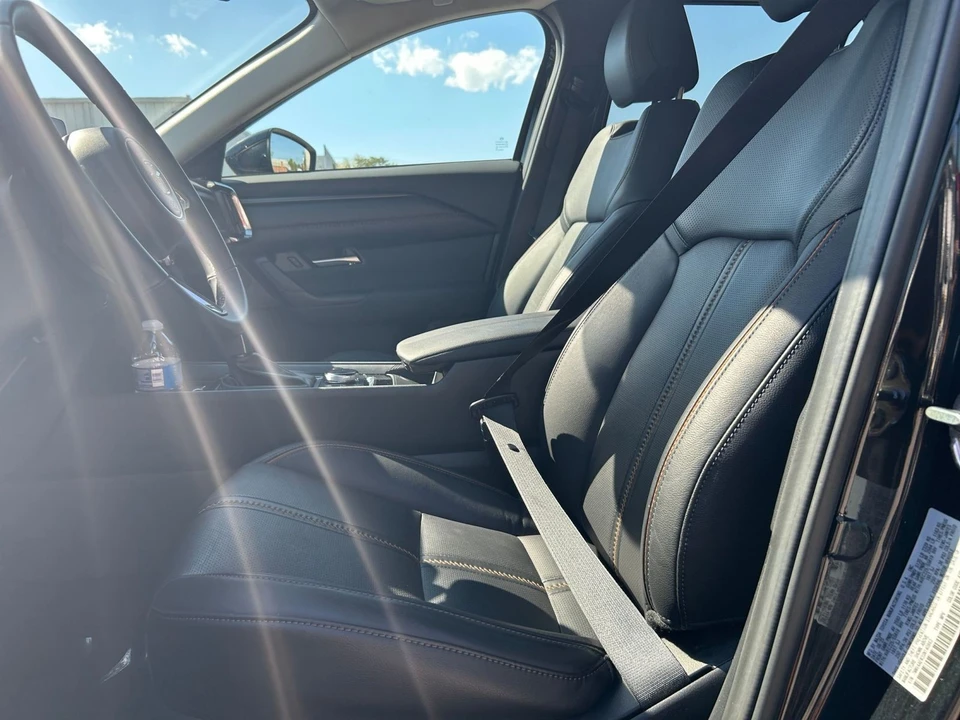 2025 Mazda CX-50 - Image 18 of 31