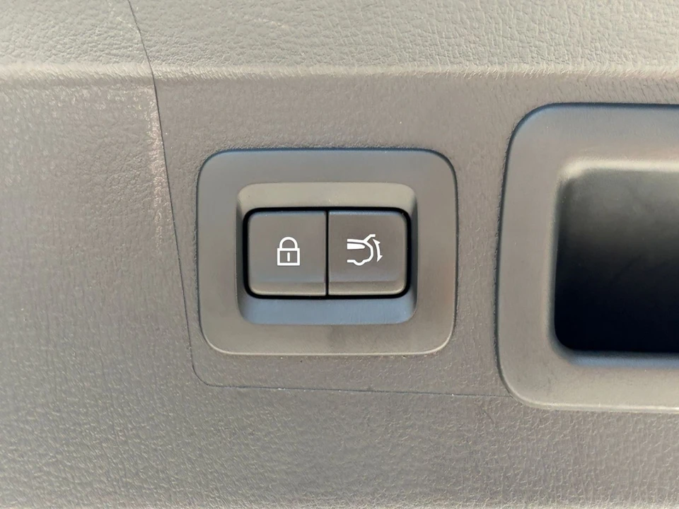 2025 Mazda CX-50 - Image 26 of 31