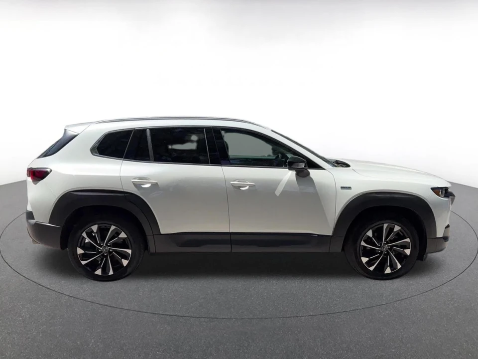 2025 Mazda CX-50 - Image 18 of 31