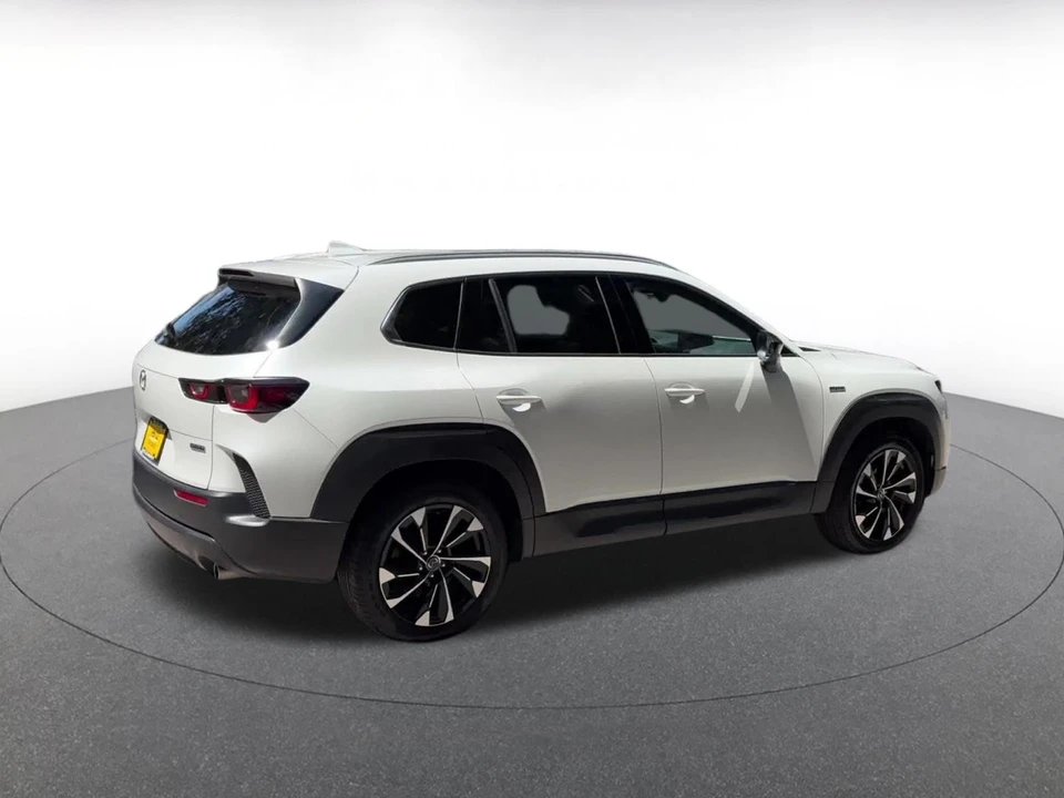 2025 Mazda CX-50 - Image 17 of 31