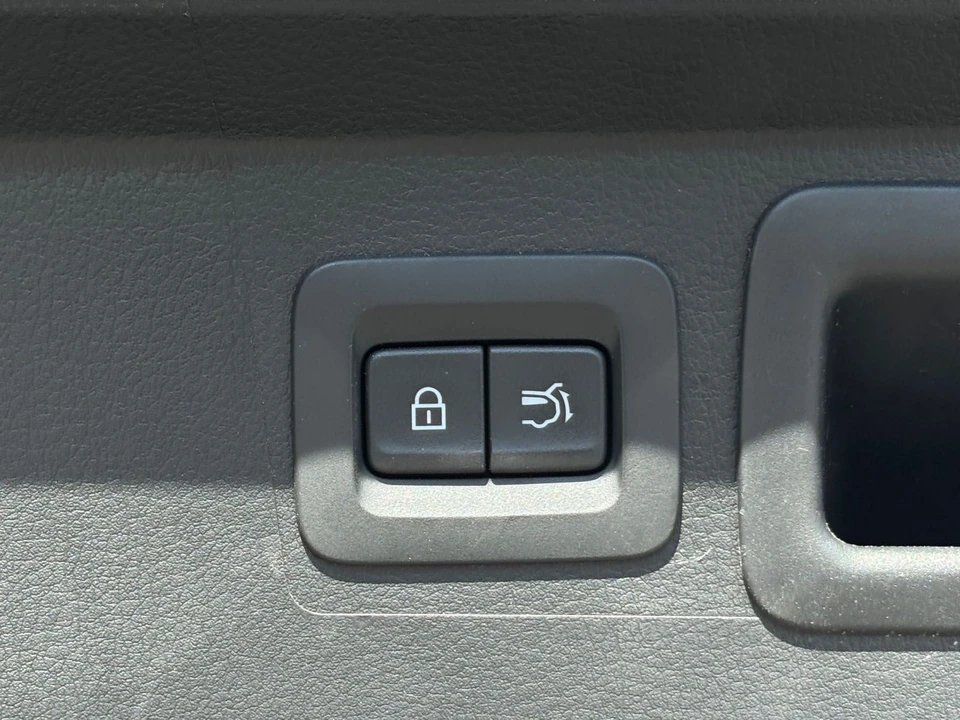 2025 Mazda CX-50 - Image 24 of 31