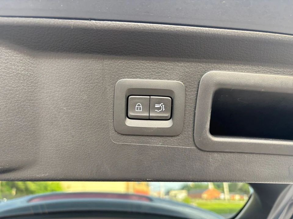 2025 Mazda CX-50 - Image 24 of 31