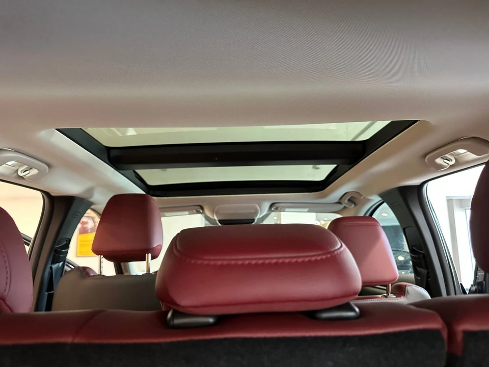 2025 Mazda CX-50 - Image 25 of 31