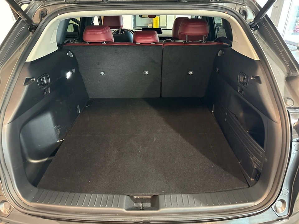 2025 Mazda CX-50 - Image 28 of 31