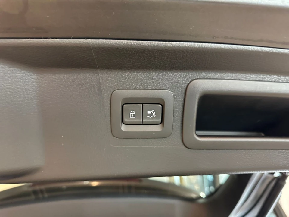 2025 Mazda CX-50 - Image 19 of 31