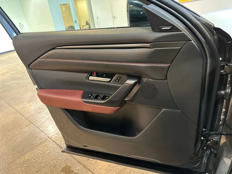 2025 Mazda CX-50 - Image 15 of 31
