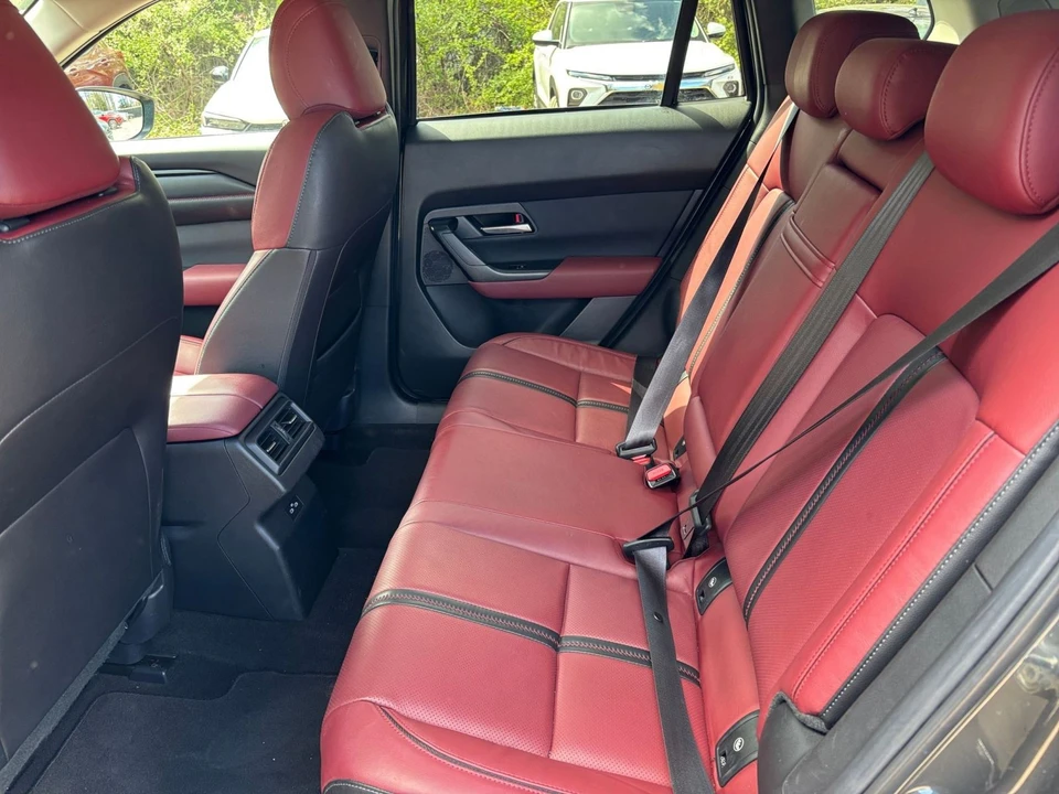 2025 Mazda CX-50 - Image 26 of 31