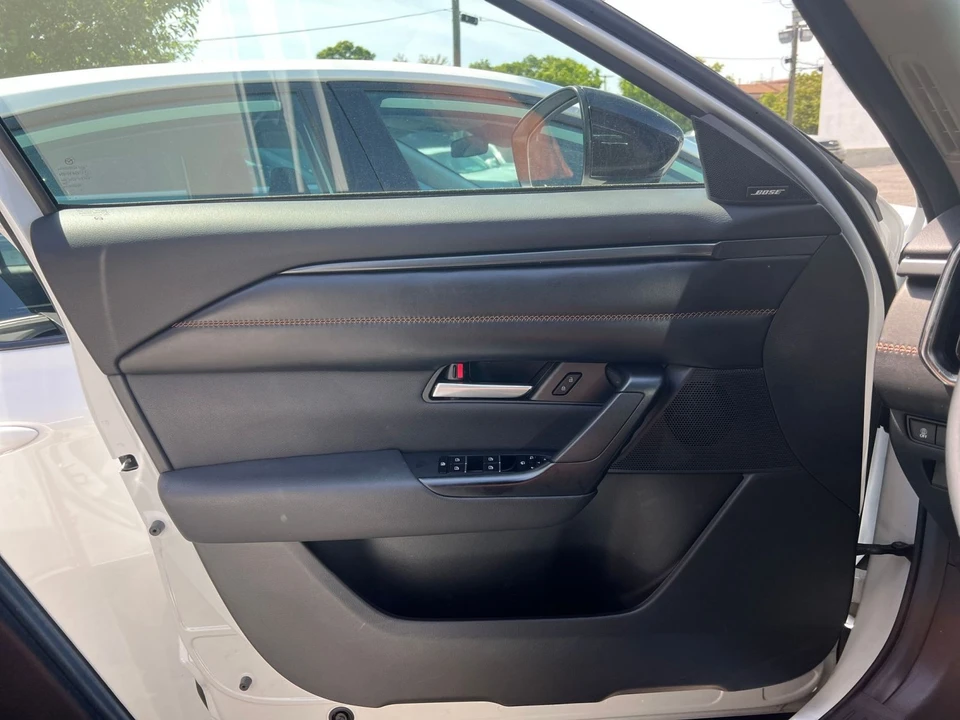 2025 Mazda CX-50 - Image 20 of 31