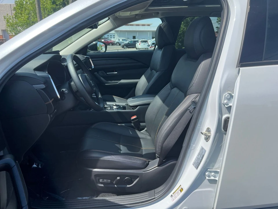 2025 Mazda CX-50 - Image 23 of 31