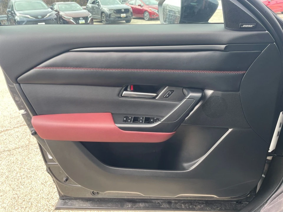 2025 Mazda CX-50 - Image 15 of 31