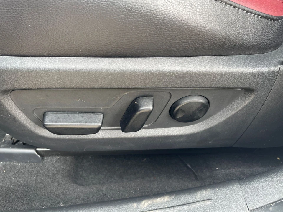 2025 Mazda CX-50 - Image 24 of 31