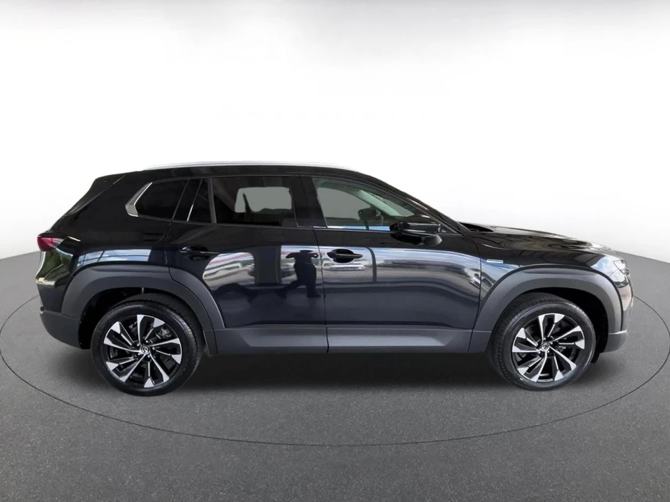 2025 Mazda CX-50 - Image 13 of 31