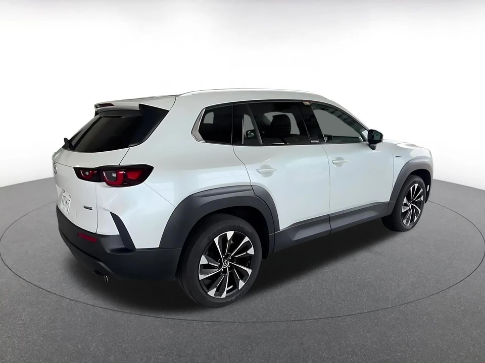 2025 Mazda CX-50 - Image 16 of 31