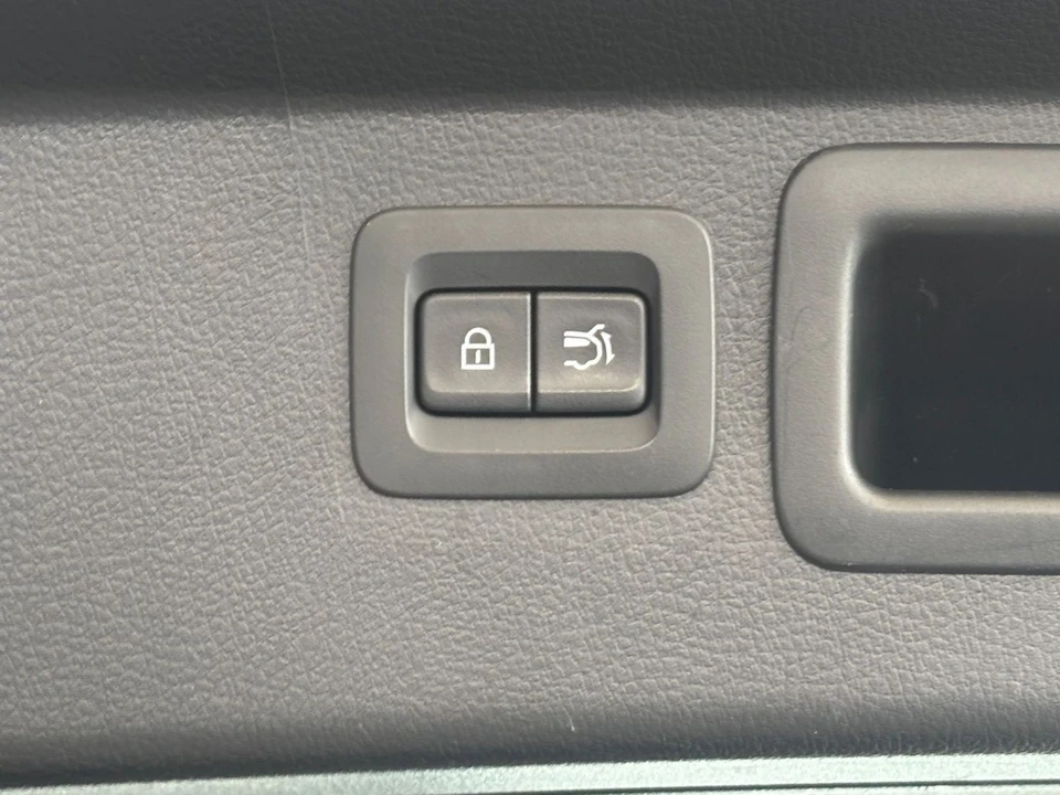 2025 Mazda CX-50 - Image 25 of 31