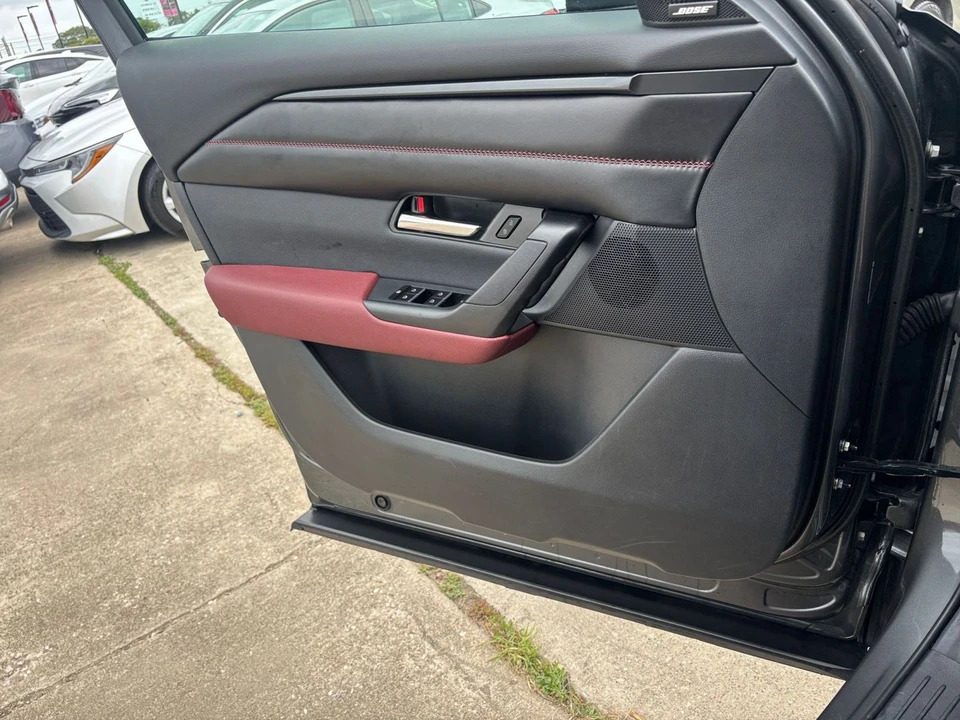 2025 Mazda CX-50 - Image 15 of 31