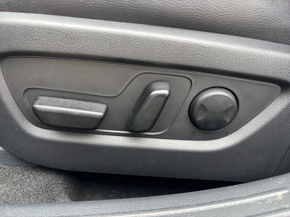 2025 Mazda CX-50 - Image 18 of 31
