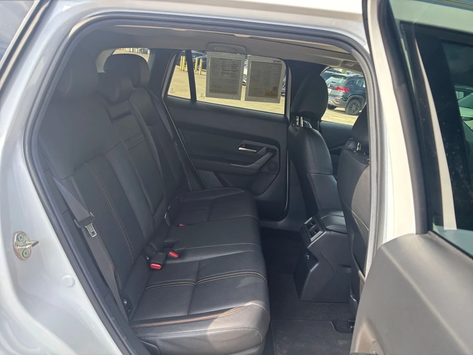 2025 Mazda CX-50 - Image 24 of 31