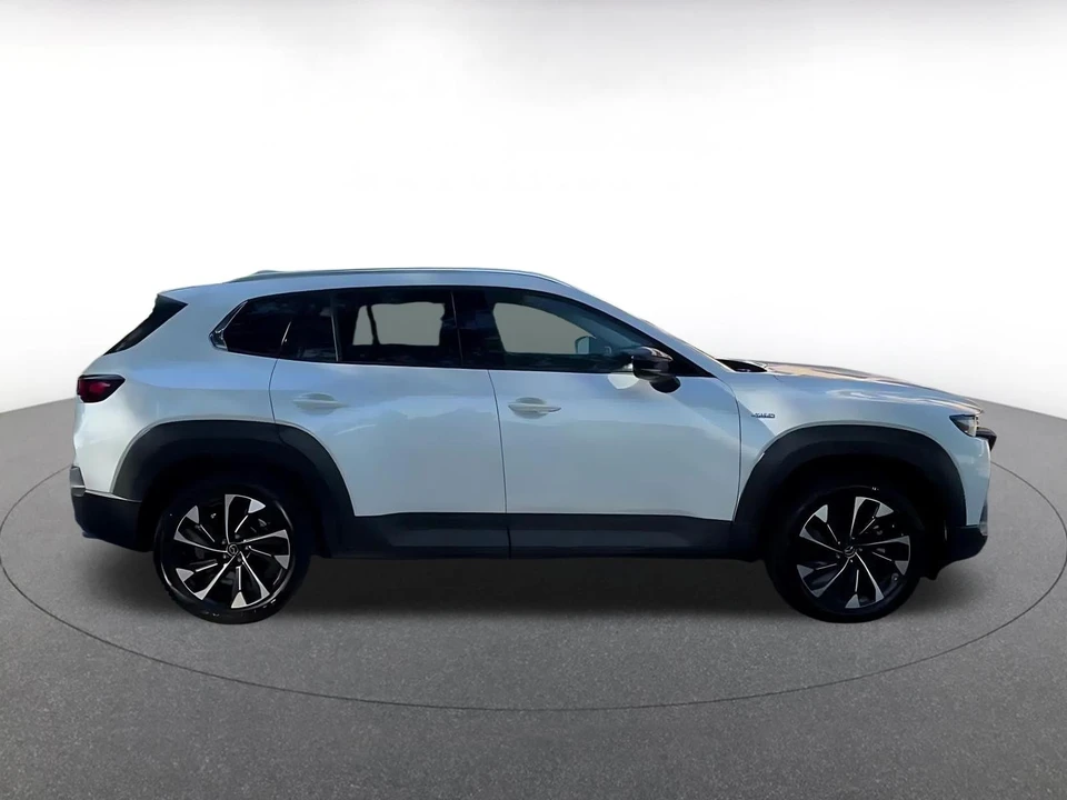 2025 Mazda CX-50 - Image 16 of 31