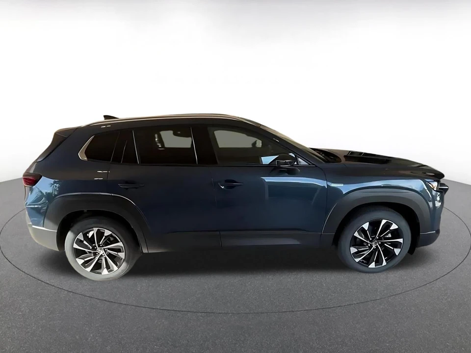 2025 Mazda CX-50 - Image 18 of 31