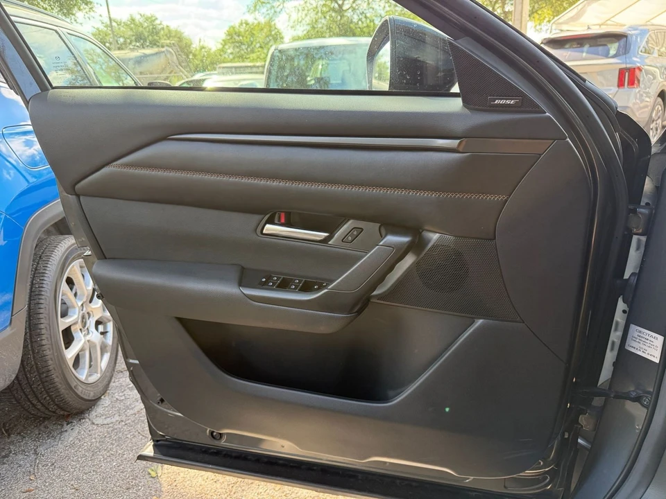 2025 Mazda CX-50 - Image 20 of 31