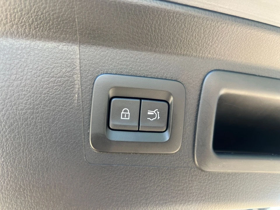 2025 Mazda CX-50 - Image 23 of 31