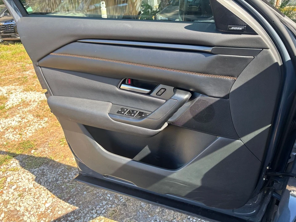 2025 Mazda CX-50 - Image 17 of 31