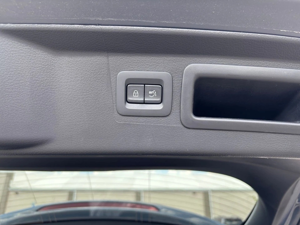 2025 Mazda CX-50 - Image 21 of 31