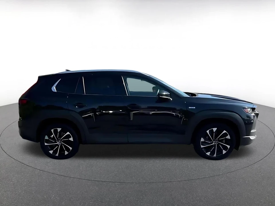2025 Mazda CX-50 - Image 16 of 31