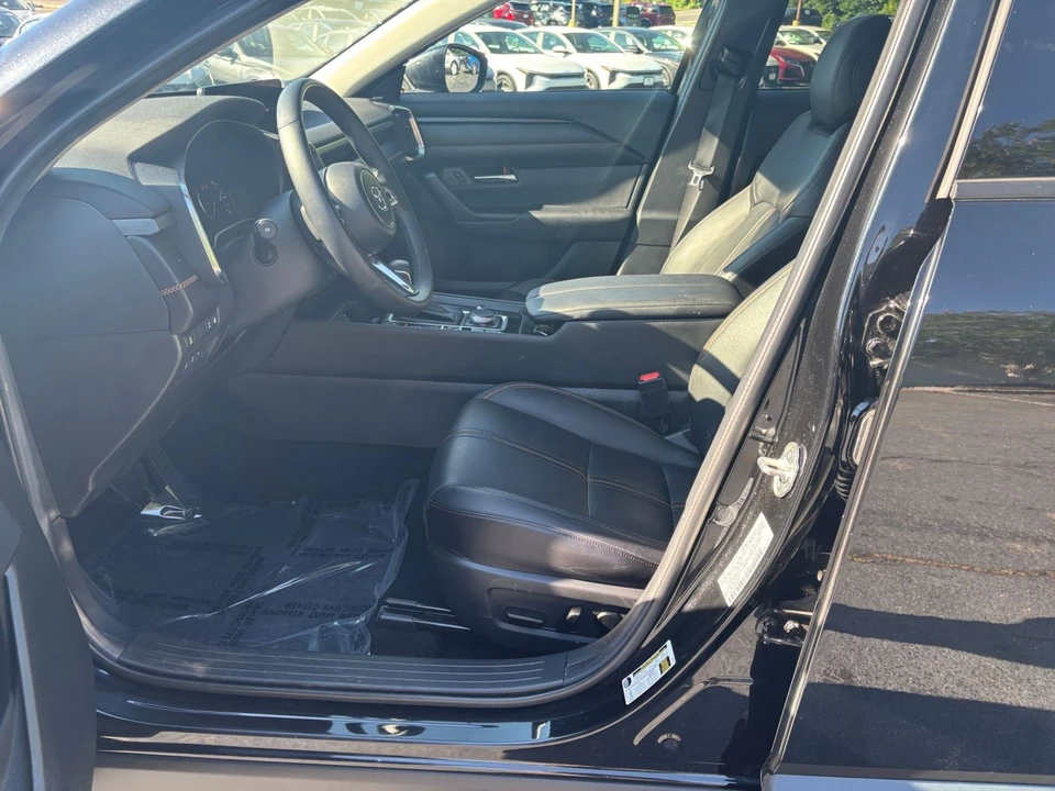 2025 Mazda CX-50 - Image 21 of 31