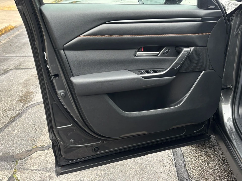 2025 Mazda CX-50 - Image 17 of 31