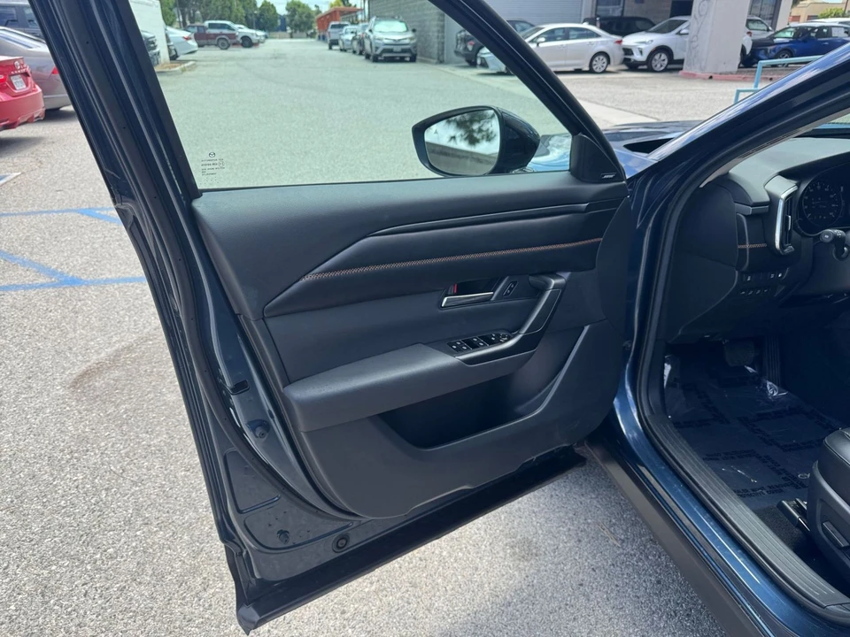 2025 Mazda CX-50 - Image 15 of 31
