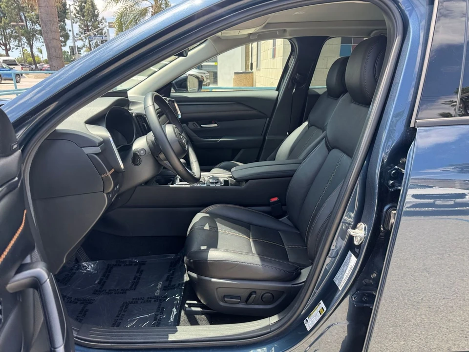 2025 Mazda CX-50 - Image 24 of 31