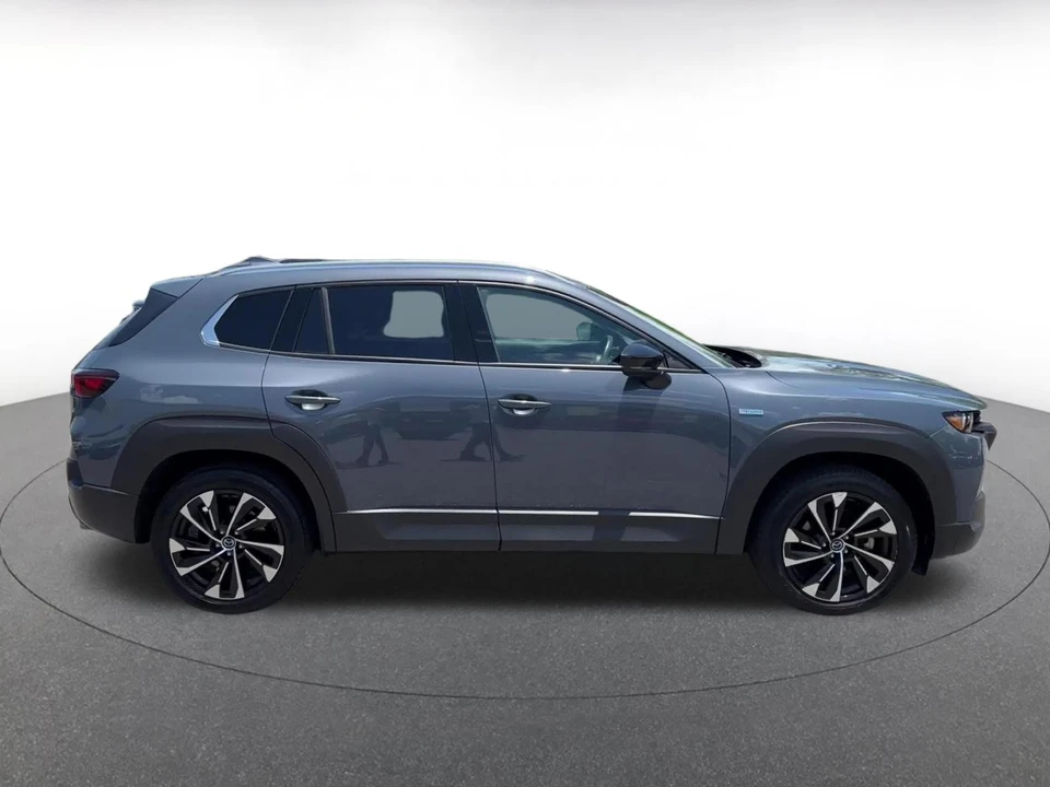2025 Mazda CX-50 - Image 18 of 31