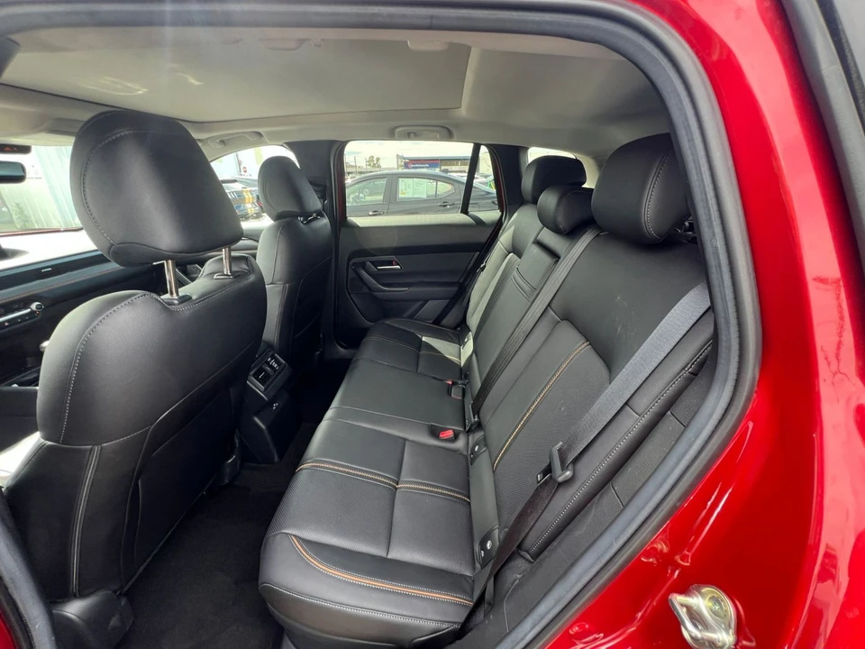 2025 Mazda CX-50 - Image 22 of 31