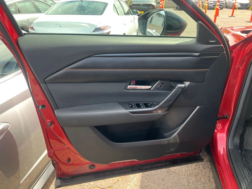 2025 Mazda CX-50 - Image 17 of 31