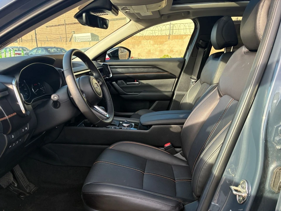 2025 Mazda CX-50 - Image 24 of 31