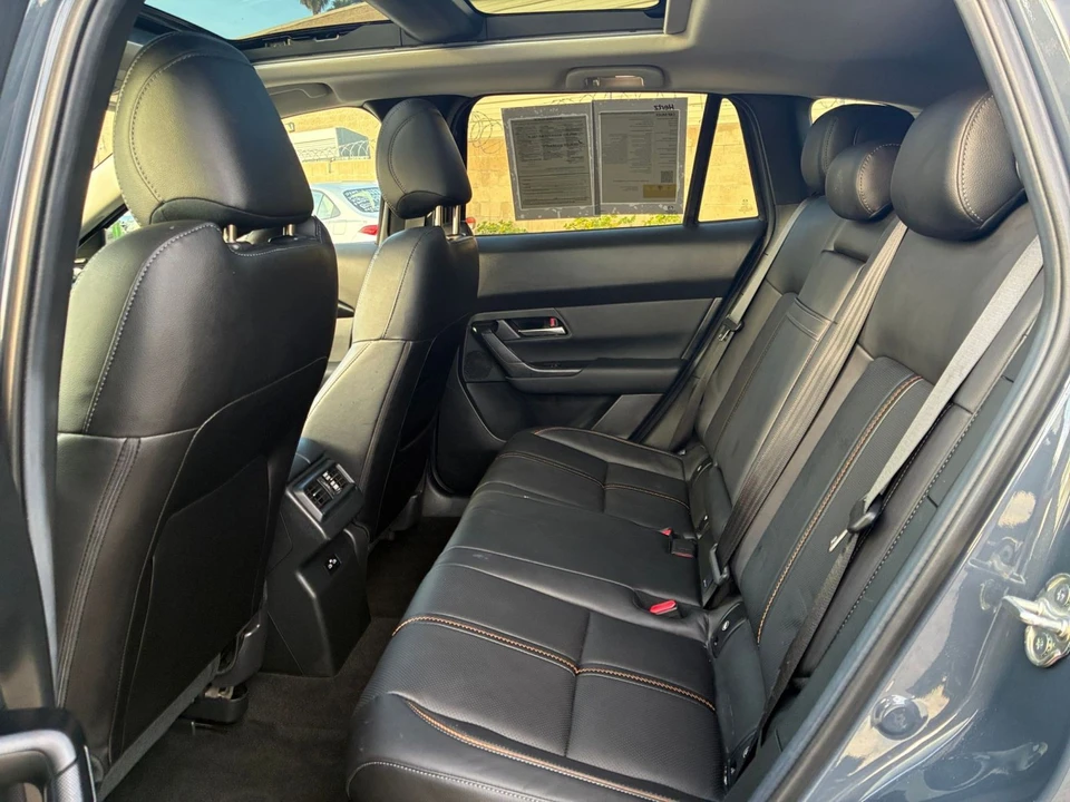 2025 Mazda CX-50 - Image 23 of 31