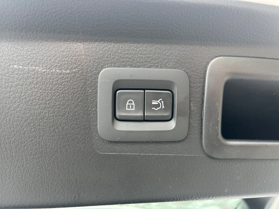 2025 Mazda CX-50 - Image 16 of 31