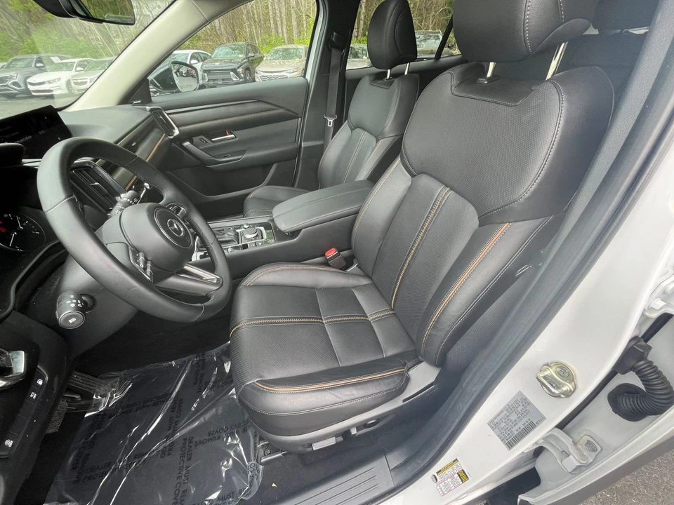 2025 Mazda CX-50 - Image 28 of 31