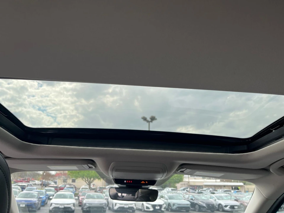 2025 Mazda CX-50 - Image 20 of 31
