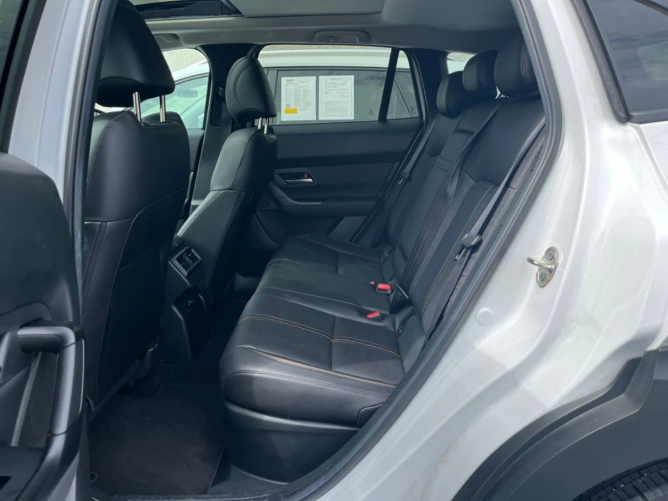 2025 Mazda CX-50 - Image 18 of 31