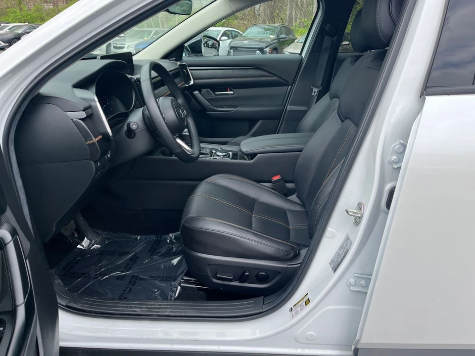 2025 Mazda CX-50 - Image 19 of 31
