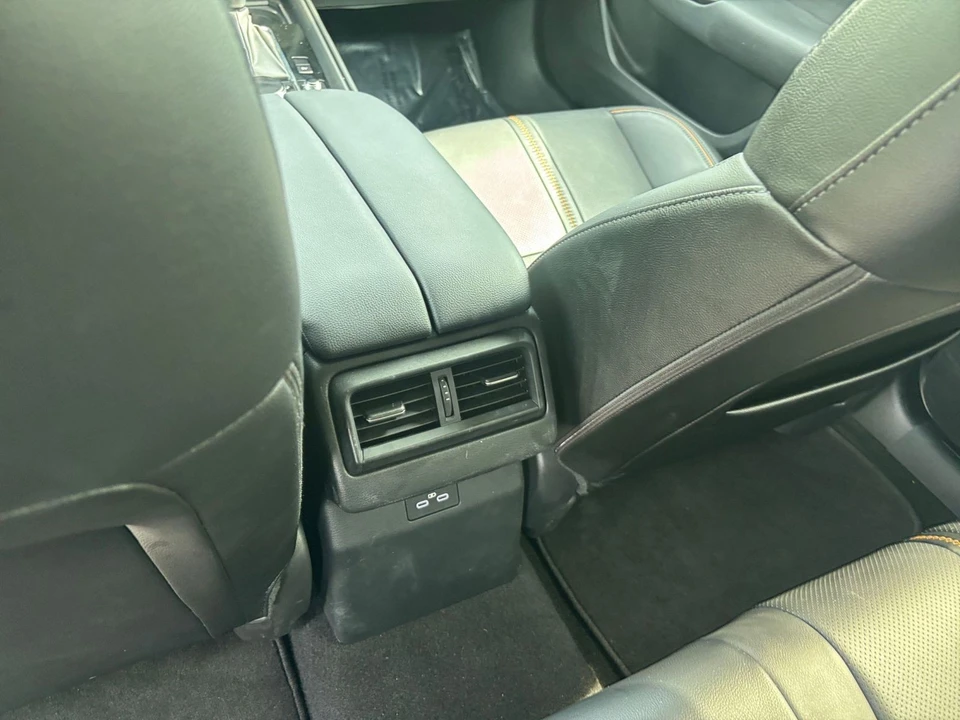 2025 Mazda CX-50 - Image 24 of 31